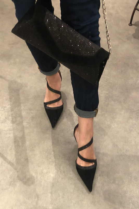 Navy blue and light silver women's open side shoes, with snake-shaped straps. Pointed toe. High slim heel. Worn view - Florence KOOIJMAN